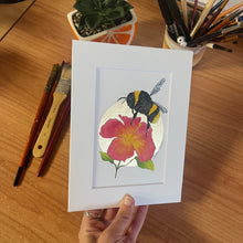 Load image into Gallery viewer, Bee